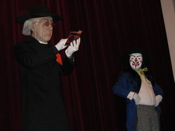 Hansjakob und Graf Magga auf Bühne